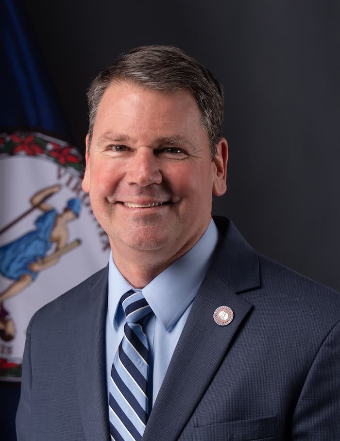 秘书马特·洛尔